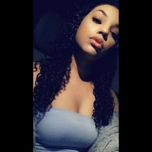 Meet your Posher, Alexis